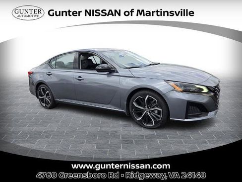 Certified 2023 Nissan Altima 2.5 SR FWD image 1