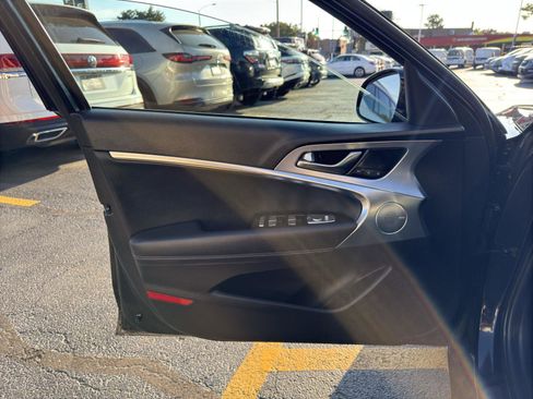 Used 2019 Genesis G70 2.0T Sport image 22