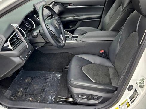 Used 2021 Toyota Camry XLE FWD image 10