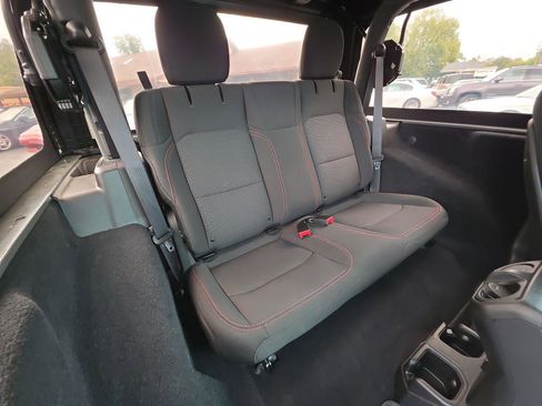 Used 2018 Jeep Wrangler Rubicon w/ Cold Weather Group image 7