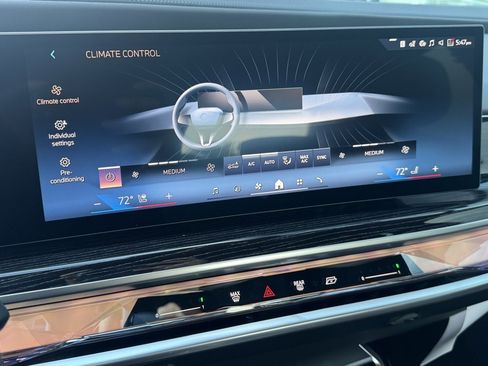 Used 2026 BMW 740i xDrive w/ Premium Package image 10