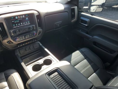 Used 2019 GMC Sierra 2500 Denali w/ Duramax Plus Package AWD/4WD image 27