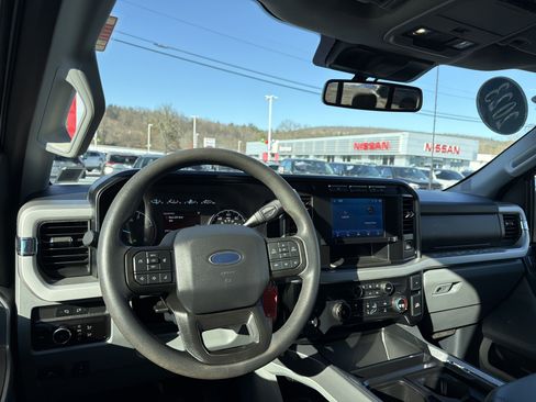 Used 2023 Ford F250 XLT w/ FX4 Off-Road Package image 15