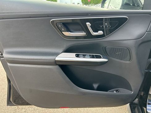 Used 2024 Mercedes-Benz GLC 300 4MATIC image 11