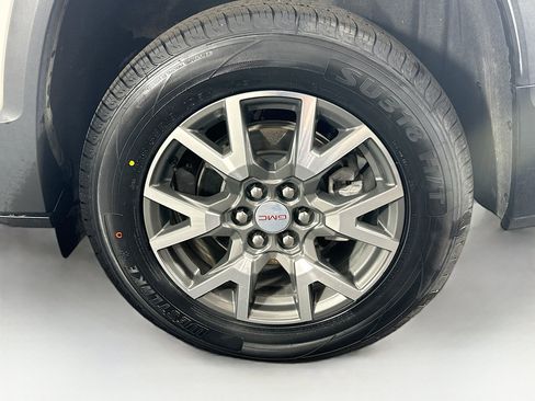 Used 2023 GMC Acadia SLE w/ Driver Convenience Package image 11