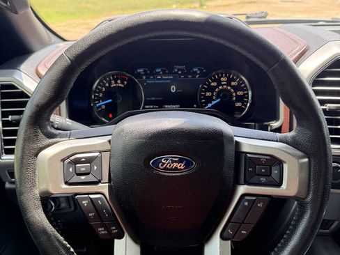 Used 2015 Ford F150 Platinum w/ Equipment Group 701A Luxury AWD/4WD image 20