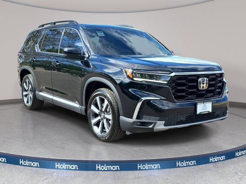 Certified 2025 Honda Pilot Touring image 4