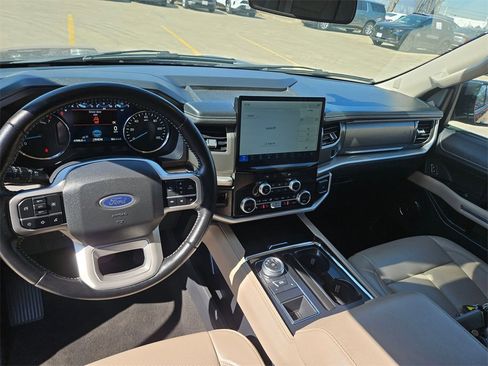 Used 2024 Ford Expedition Max XLT image 16