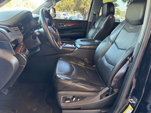 Used 2017 Cadillac Escalade Luxury image 11