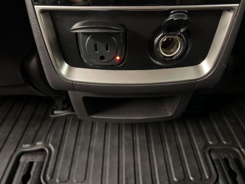 Used 2024 Kia Carnival SX image 33