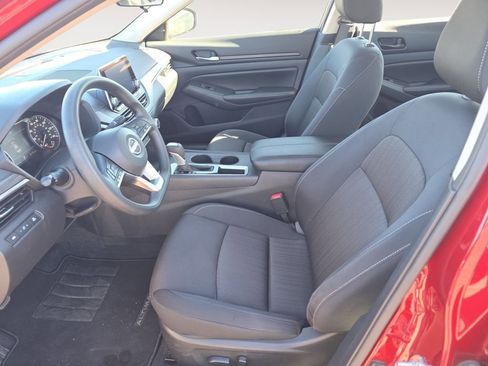 Used 2025 Nissan Altima 2.5 SV image 9