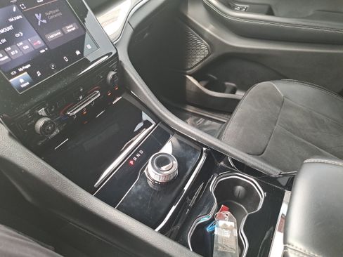 Used 2023 Jeep Grand Cherokee Altitude RWD image 23
