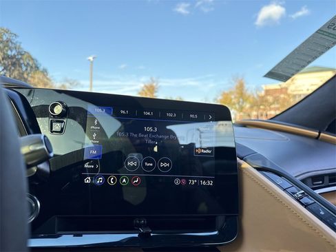 Used 2023 Chevrolet Corvette Stingray Premium Conv w/ Z51 Performance Package image 21