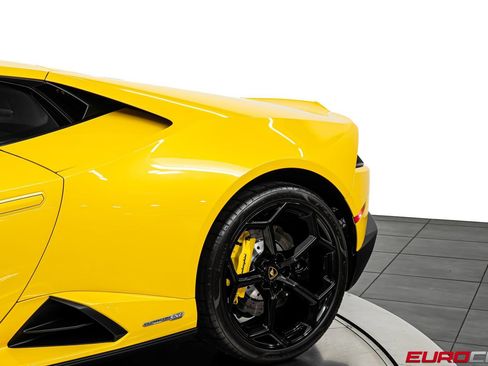Used 2021 Lamborghini Huracan EVO RWD image 15