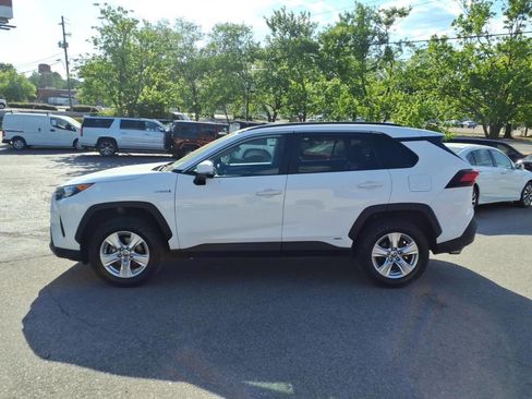 Used 2021 Toyota RAV4 LE AWD/4WD image 9
