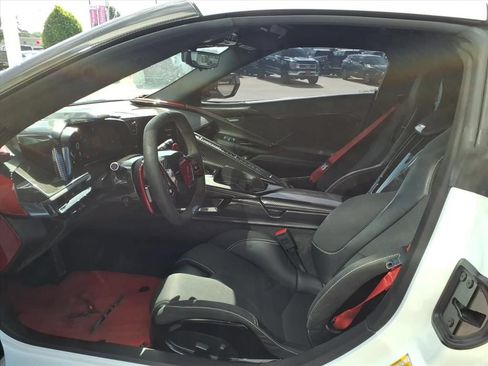 Used 2025 Chevrolet Corvette Z06 RWD image 18