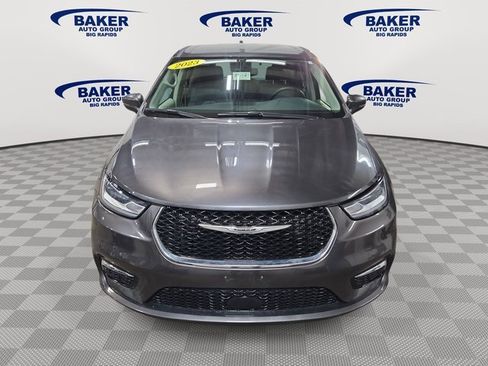 Used 2023 Chrysler Pacifica Touring-L image 8