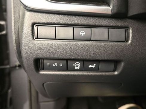 Used 2024 Nissan Rogue SV image 17