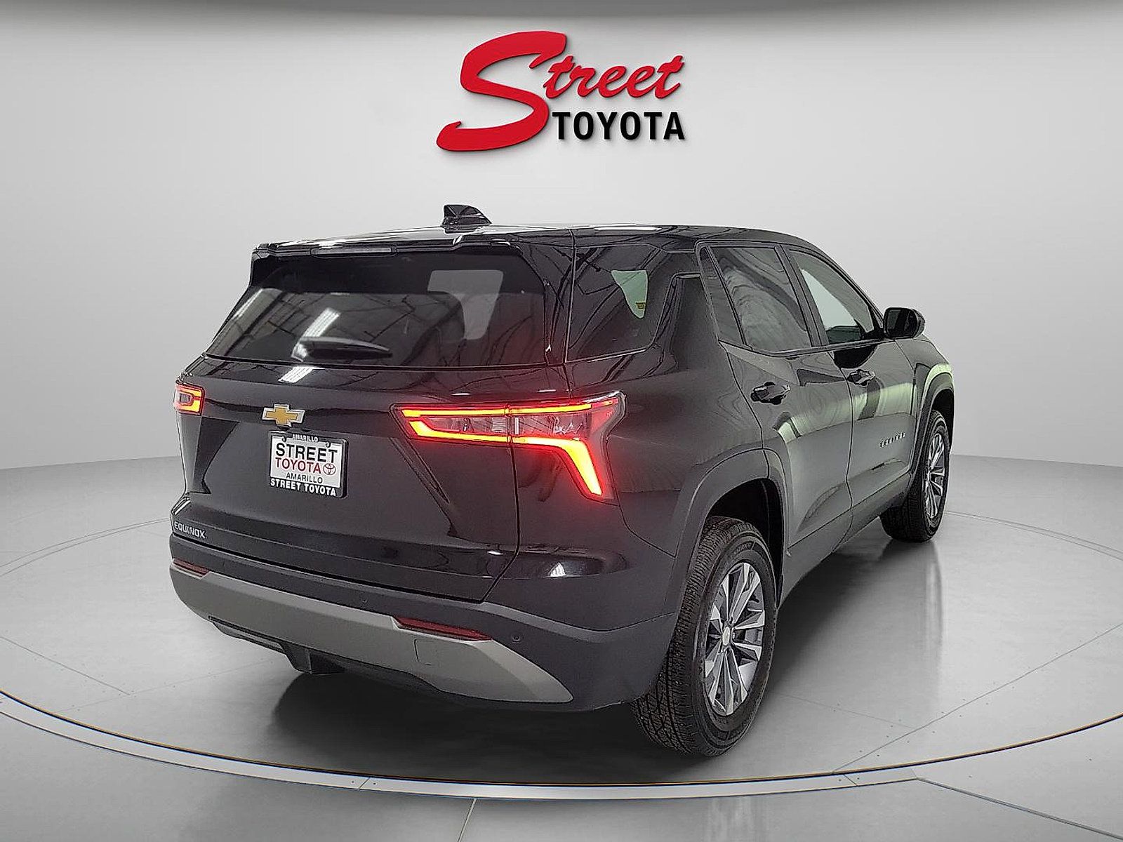 Used 2025 Chevrolet Equinox LT FWD image 4
