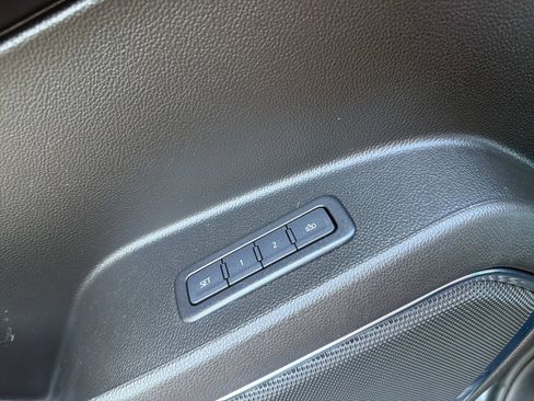 Used 2020 Chevrolet Suburban LT image 10