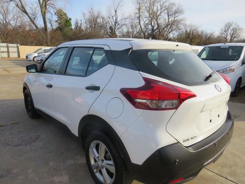 Used 2020 Nissan Kicks S image 7