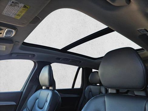 Used 2016 Volvo XC90 T5 Momentum image 10