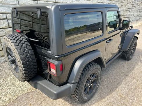 Used 2022 Jeep Wrangler Sport AWD/4WD image 5