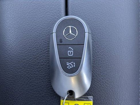 Used 2025 Mercedes-Benz C 300 Sedan image 32