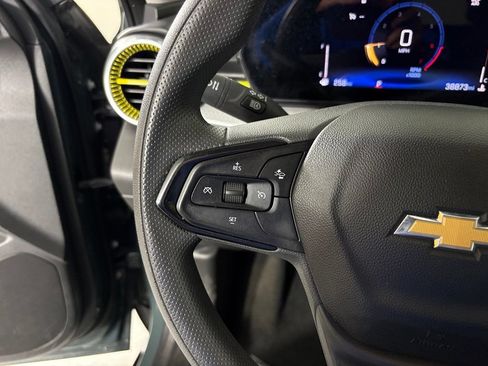 Used 2025 Chevrolet Trax LT FWD image 19
