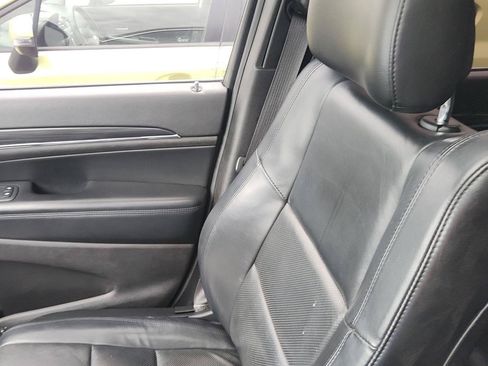 Used 2019 Jeep Grand Cherokee Limited w/ Luxury Group II AWD/4WD image 16