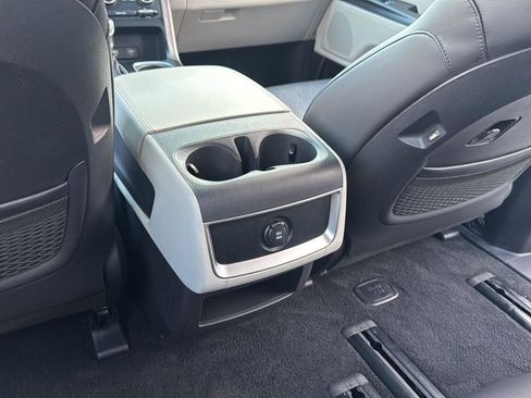Used 2024 Kia Carnival LX FWD image 11