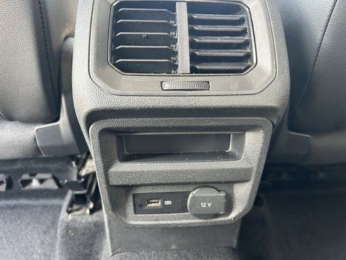 Used 2019 Volkswagen Tiguan SE image 29