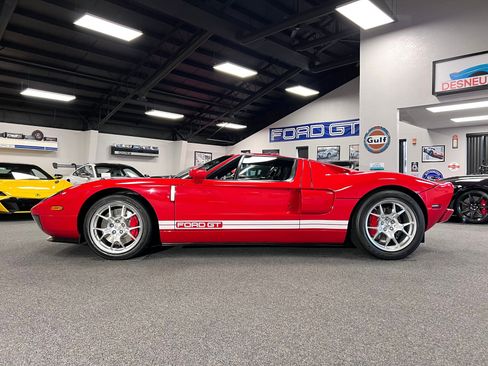 Used 2005 Ford GT RWD image 2