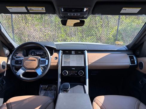 Certified 2024 Land Rover Discovery Metropolitan Edition AWD/4WD image 18