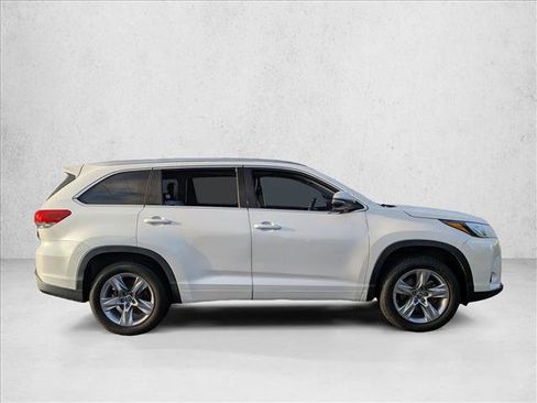 Used 2019 Toyota Highlander Limited FWD image 5