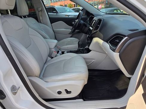 Used 2020 Jeep Cherokee Latitude Lux w/ Comfort/Convenience Group AWD/4WD image 42