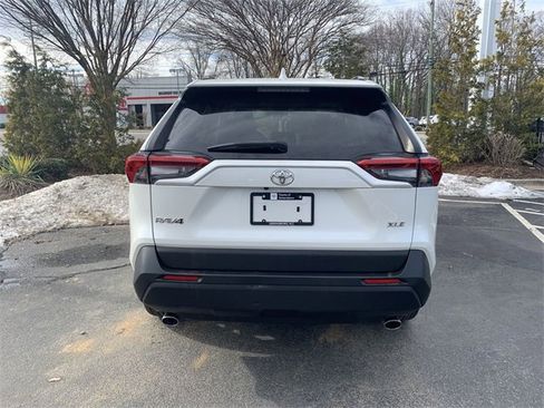 Used 2021 Toyota RAV4 XLE Premium image 7