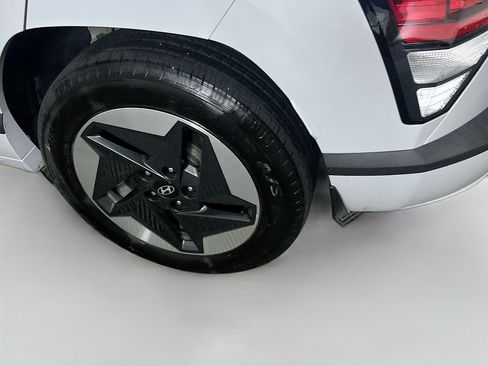 Used 2024 Hyundai Kona SEL FWD image 11