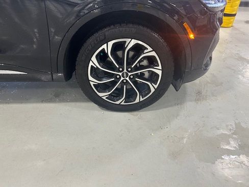 Used 2024 Lincoln Nautilus Reserve AWD/4WD image 2