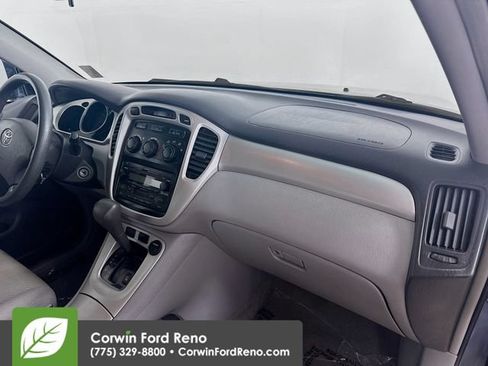 Used 2005 Toyota Highlander 4WD V6 w/ 3rd Row image 26