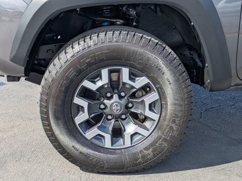 Certified 2022 Toyota Tacoma TRD Off-Road image 14