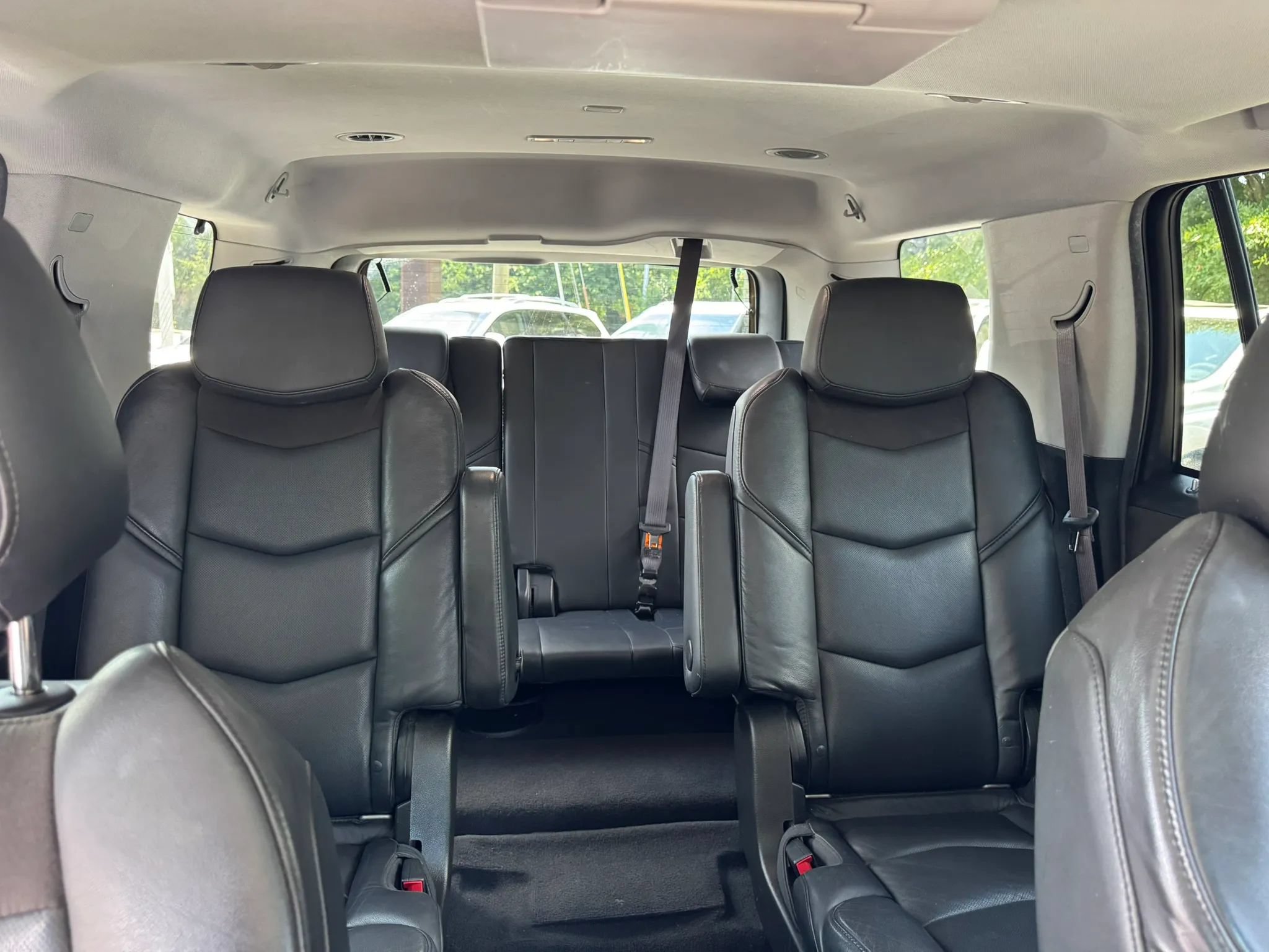 Used 2017 Cadillac Escalade Luxury AWD/4WD image 32