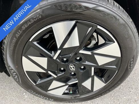 Used 2024 Hyundai Kona SEL AWD/4WD image 11