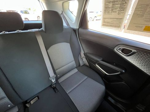 Used 2025 Kia Soul LX w/ LX Technology Package FWD image 35