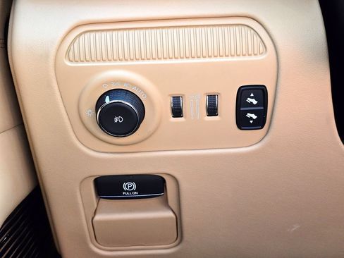 Used 2024 Jeep Grand Wagoneer L Series III w/ Rear Seat Video Group 1 AWD/4WD image 28