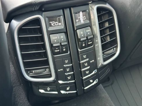 Used 2013 Porsche Cayenne Turbo image 24