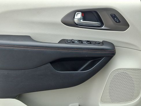 Used 2020 Chrysler Pacifica Touring-L Plus w/ Advanced Safetytec Group image 15