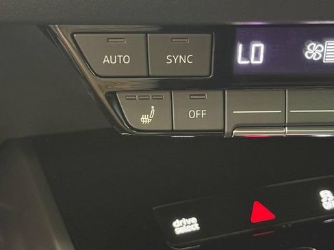 Used 2023 Audi Q4 e-tron Prestige AWD/4WD image 19