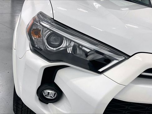 Used 2024 Toyota 4Runner SR5 AWD/4WD image 30