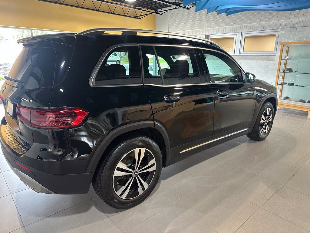 Used 2026 Mercedes-Benz GLB 250 4MATIC image 4